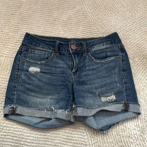 American Eagle Super stretch distressed Jean shorts Sz 4